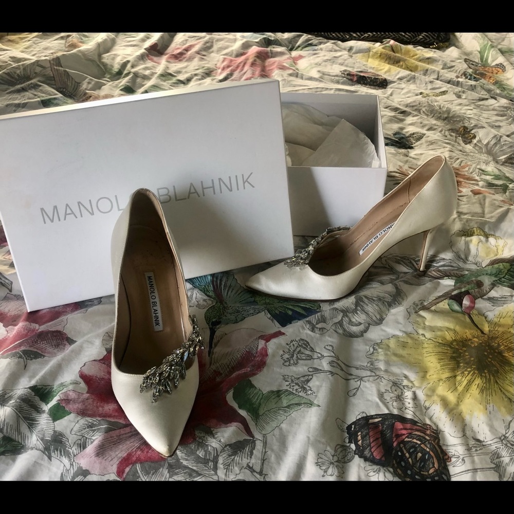 manolo blahnik beautiful white shoes with rhinestones!! Perfect for the season!